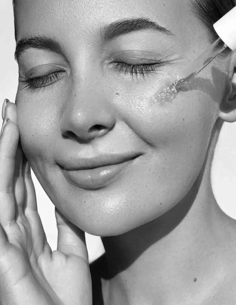 Con nuestro sérum vegano, buscamos simplificar tu rutina: un producto potente, equilibrado y seguro que, combinado con buenos hábitos, logra resultados visibles.